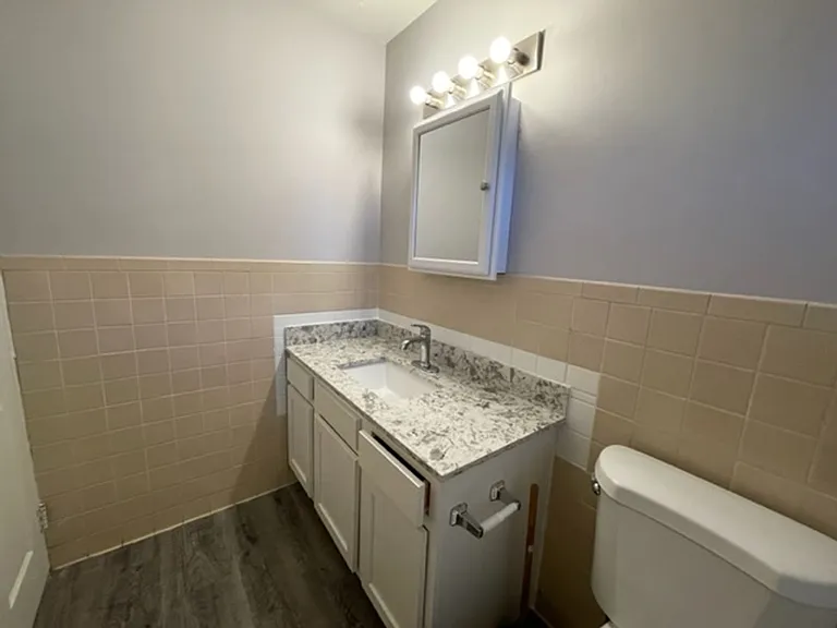 Apartment off 28th and Clyde Park Available — Photo 38