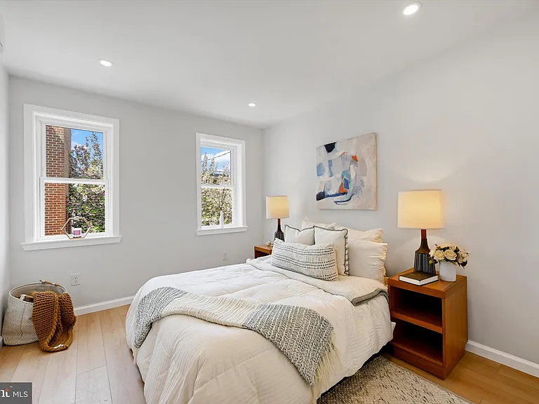 1705 Olive St — Photo 15