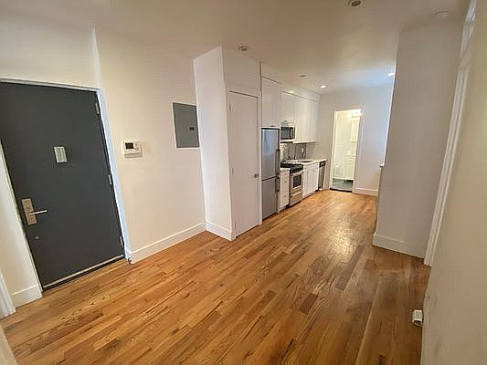 2nd image of 304 10th St #1304