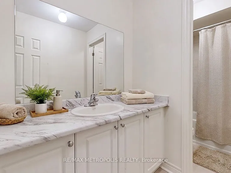 647 Fleetwood Dr — Photo 37
