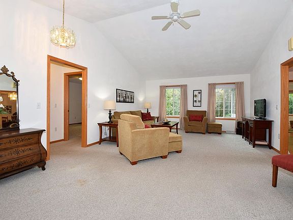 5th image of 401 Cherokee Ln