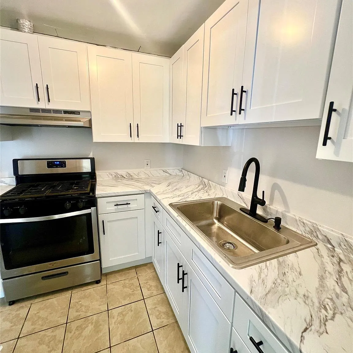 1 bed, 1.0 bath, 739 sqft, $1,750 — Photo 1