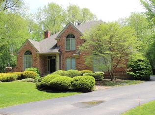 5940 Sussex Dr, Troy, MI 48098