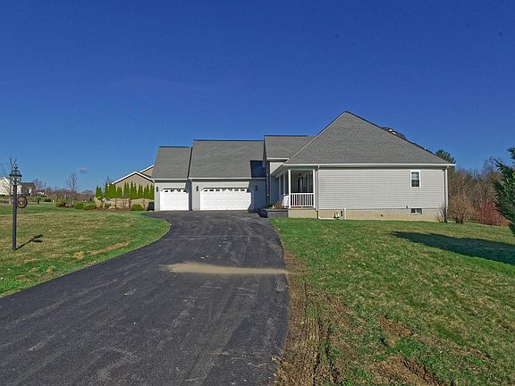 3rd image of 14 Camber Ct