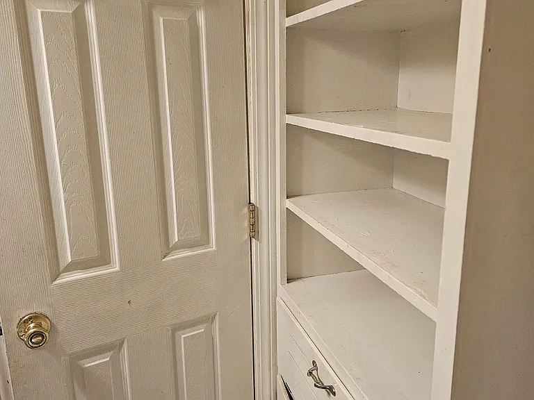 4695 Geneva Dr — Photo 12