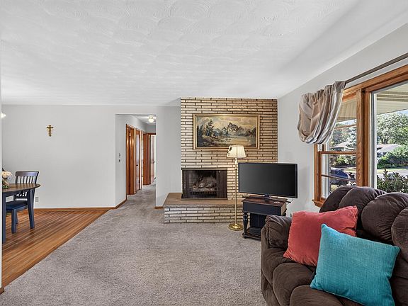 5th image of 7538 Carmen Ave