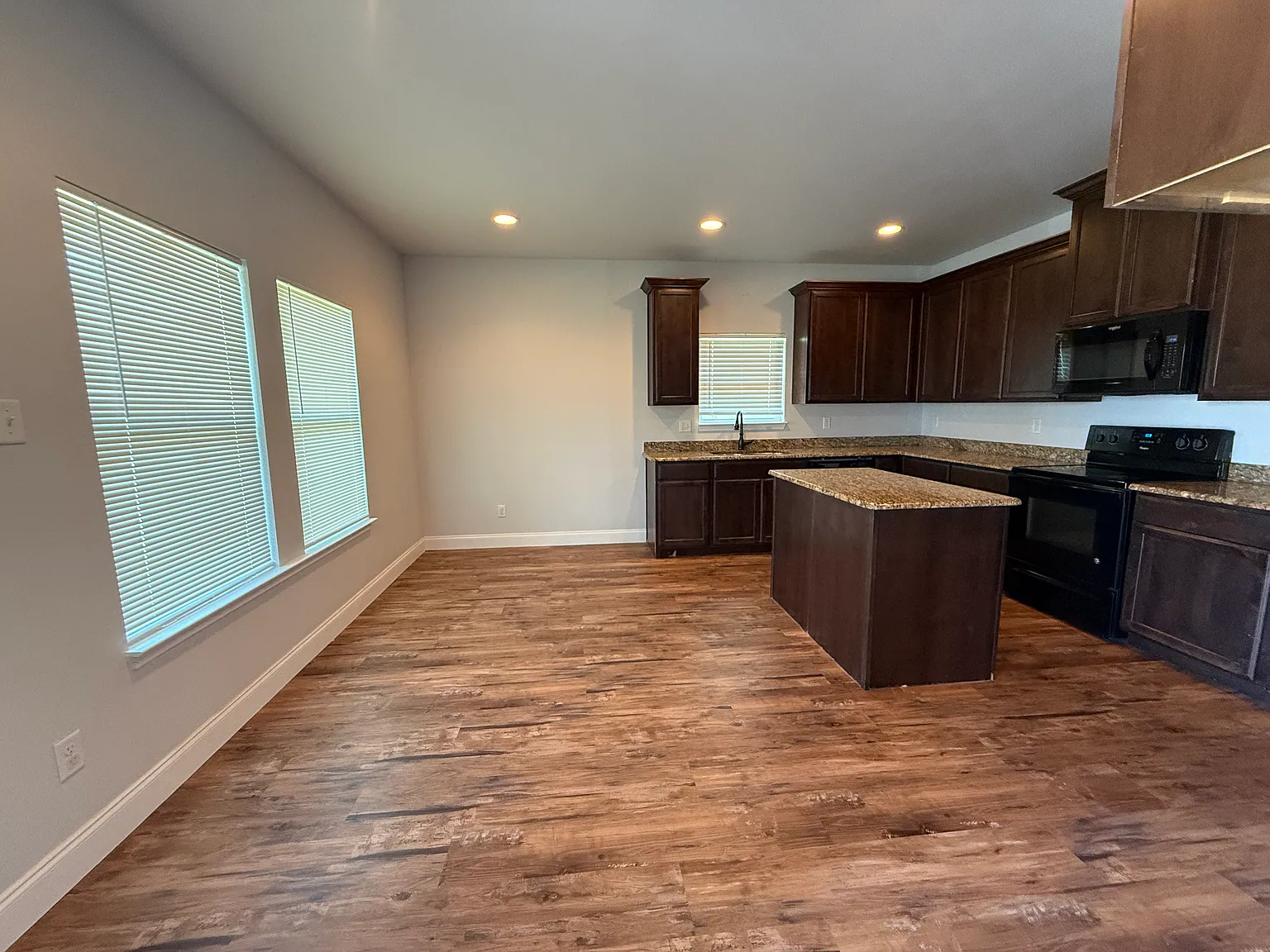 3 bed, 1368 sqft, $1,600 — Photo 3