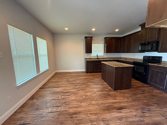 3rd image of 4705 Henry St