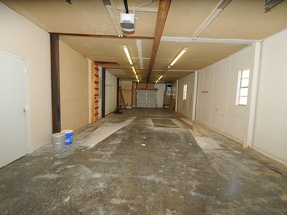 4+ car garage/shop 65x19'