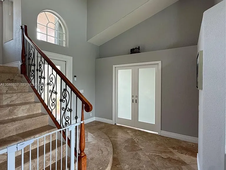 1070 Capistrano — Photo 13