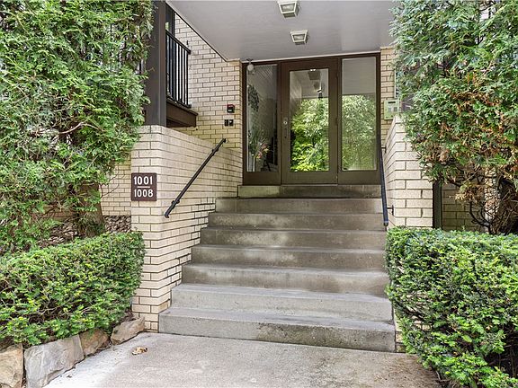 3rd image of 1007 Thornberry Dr