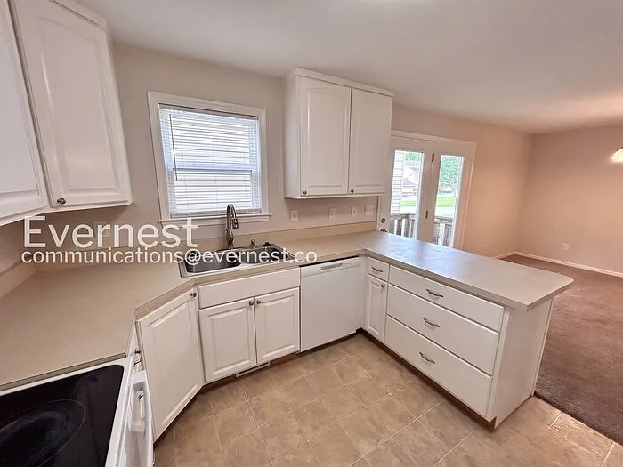 701 Vineland Ct — Photo 7
