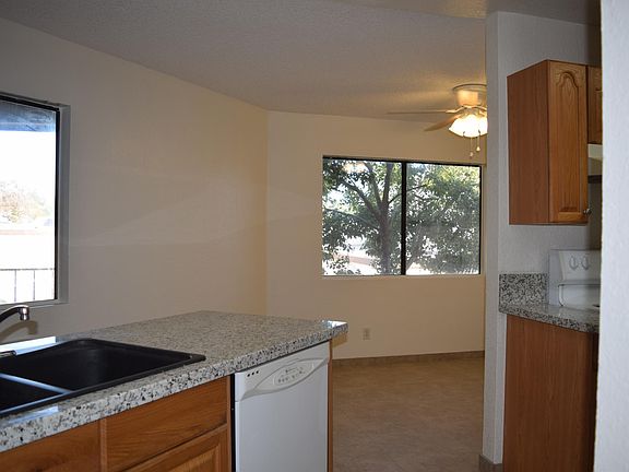 4th image of 210 W Vermont Ave APT 204