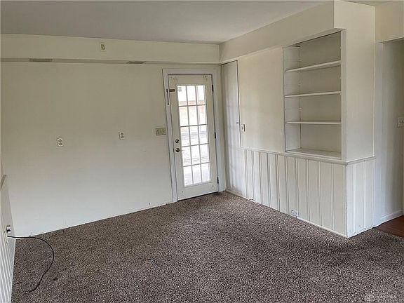 3rd image of 1001 Skyview Dr