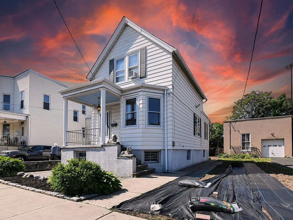 241 Maple St