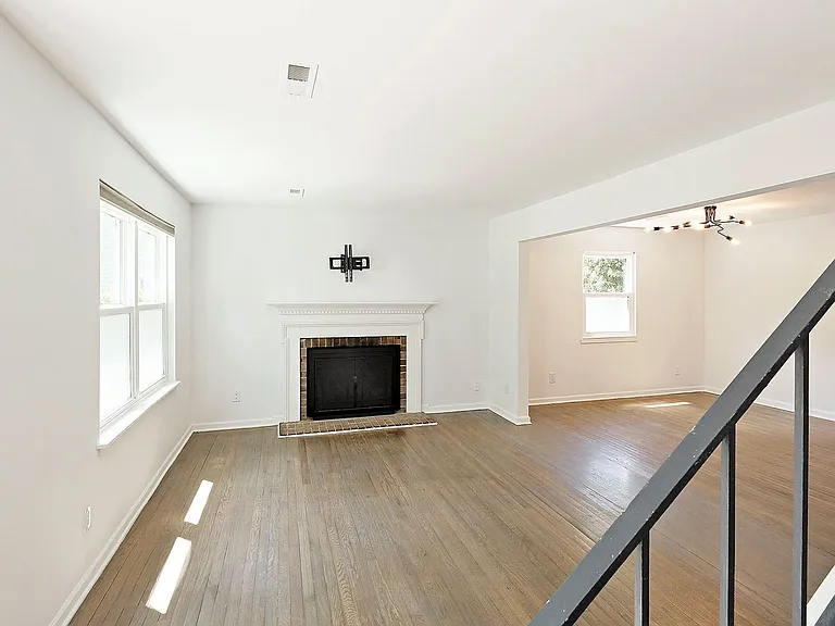 209 Greentree Park — Photo 3