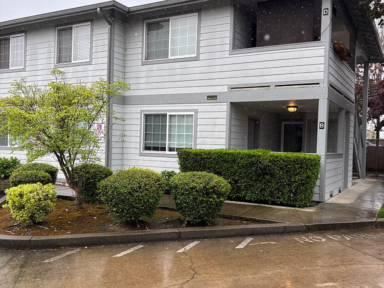 130 Bayberry Dr #B — Photo 1