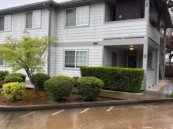 130 Bayberry Dr #B, Medford, OR 97501