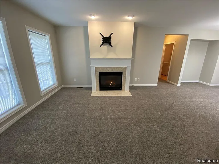 215 S Village Way — Photo 7