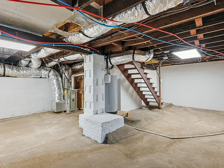 408 Broughton St — Photo 41