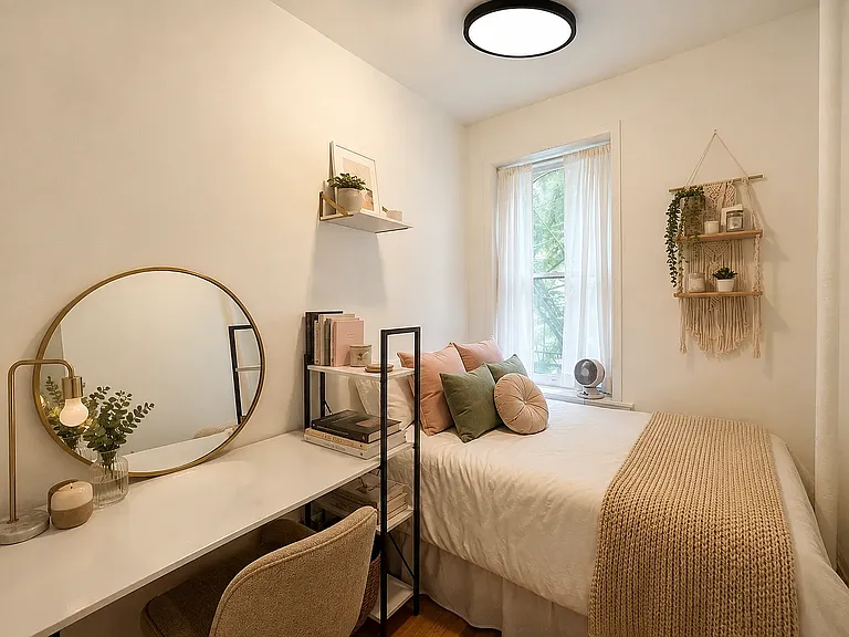 153 E 18th St #6 — Photo 4