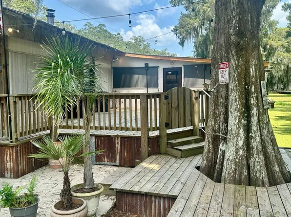 121 Oaklake St, Pierre Part, LA 70339