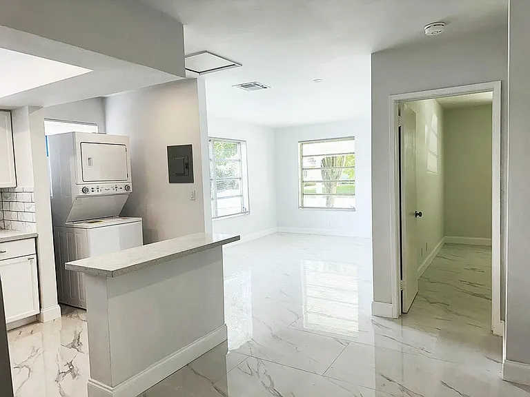 425 SW 18th Ave — Photo 8
