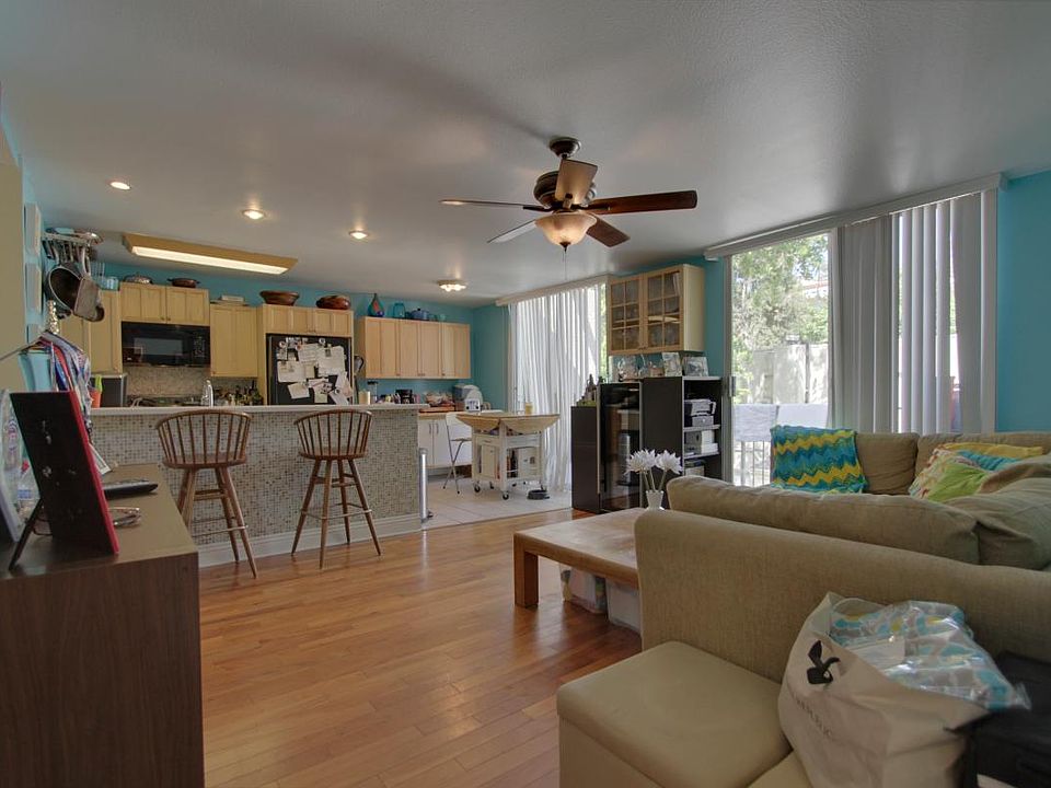 Breakfast bar and Kitchen