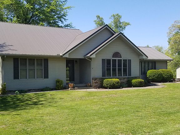 3rd image of 69 Country Meadow Ln