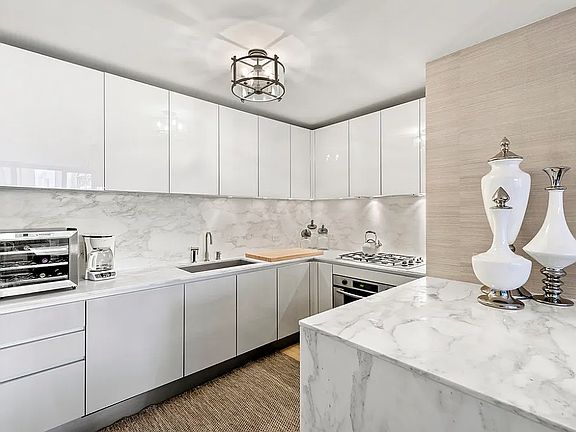 2nd image of 322 W 57th St #47K