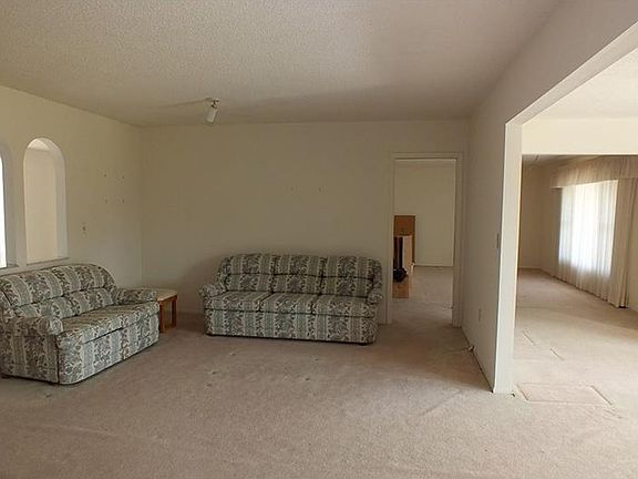 4th image of 607 Oakmont Ave