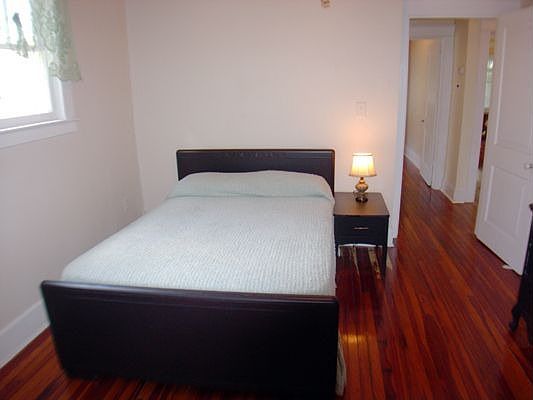4th image of 118 W Powhatan Ave