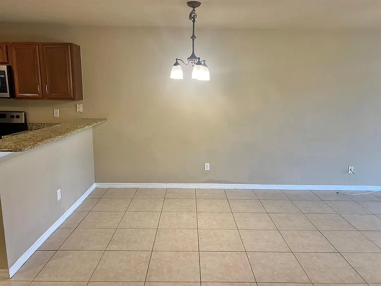 2552 SW Marshfield Ct — Photo 8