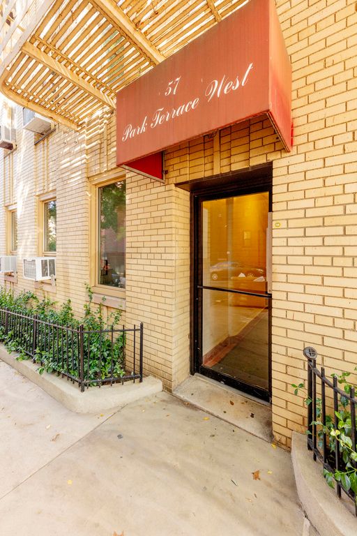 1 Bed 1 Bath Property, New York • 750 Sq Ft
