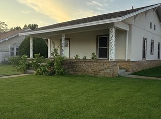 808 E Oak St, Cushing, OK 74023