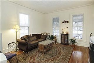 5th image of 323 Woodward Ave