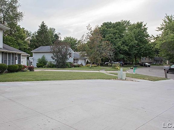 2nd image of 1106 Park St