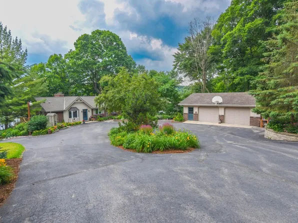 3923 Sleeping Dragon ROAD, West Bend, WI 53095
