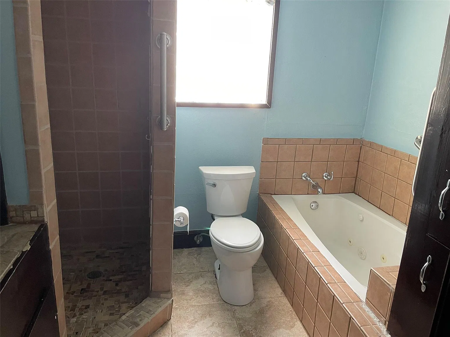 3 bed, 2.0 bath, 1098 sqft, $1,600 — Photo 2