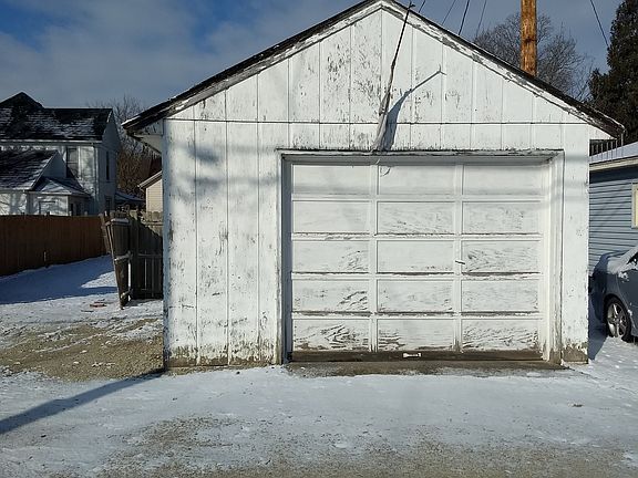4th image of 852 S Main Ave