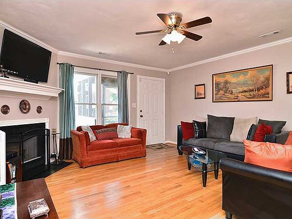 3rd image of 636 South St