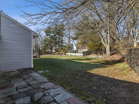 3rd image of 265 E Northfield Rd