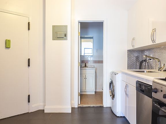 5th image of 300 W 144th St APT 9