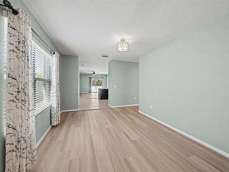 813 Wiltonway Dr — Photo 2