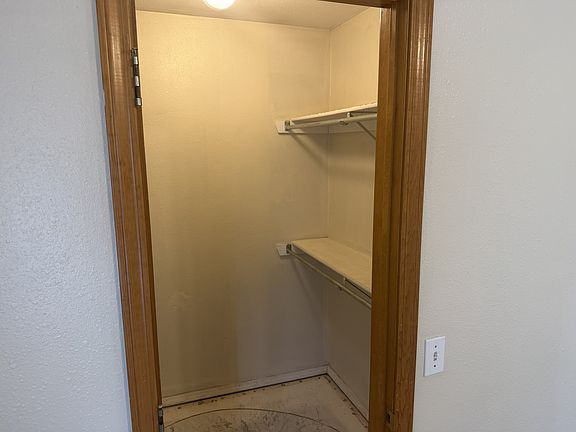5th image of 2424 N Keller Dr
