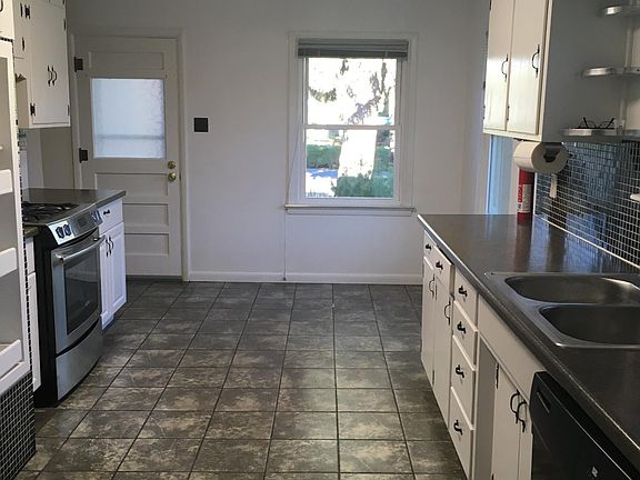 3rd image of 602 Three Eagles St