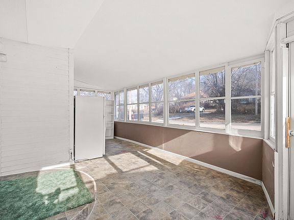 4th image of 604 S Chestnut St