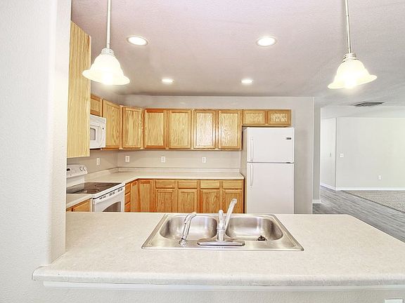 5th image of 406 Bear Dance Dr