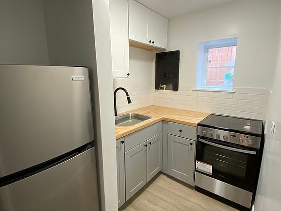 5th image of 1045 Riverside Dr APT B2