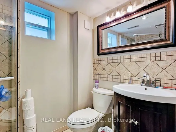 26 Glamis Ave, Toronto, ON M6N 4H6